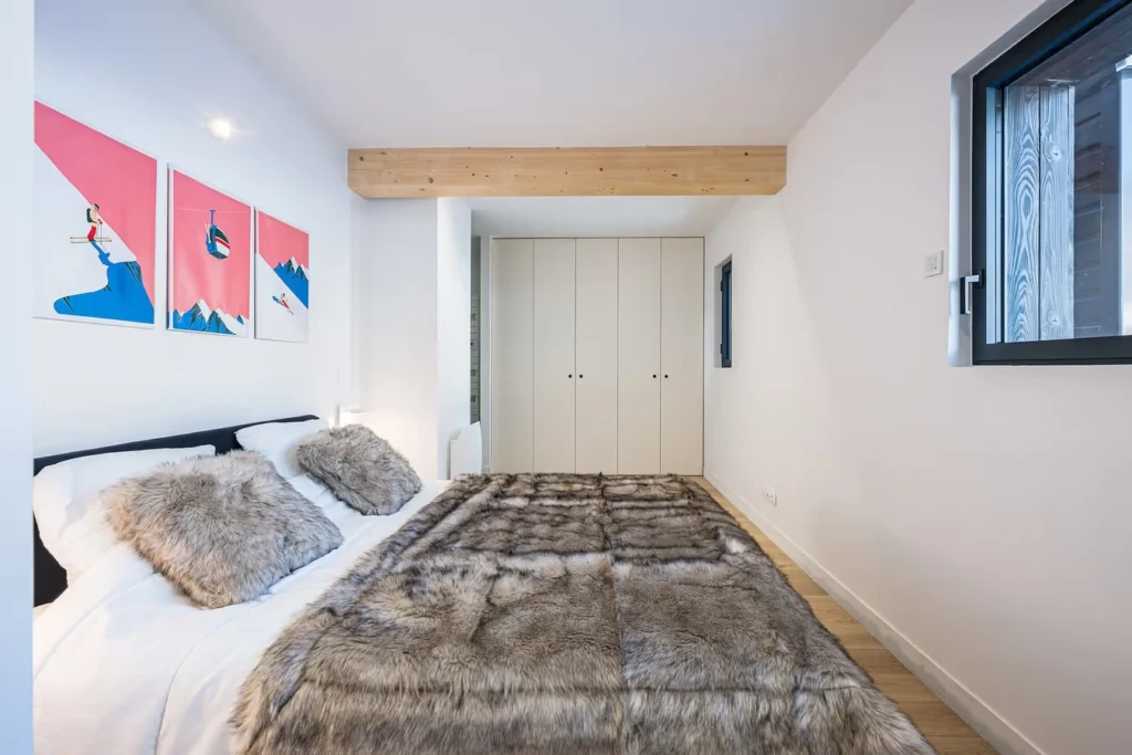 Chambre double avec ambiance montagne à Fontcouverte-La Toussuire