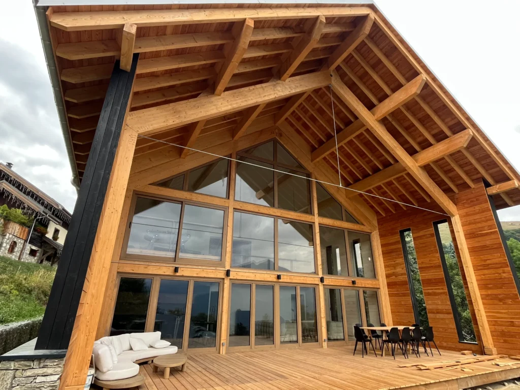 Vue spectaculaire sur les Aiguilles d’Arves depuis le chalet